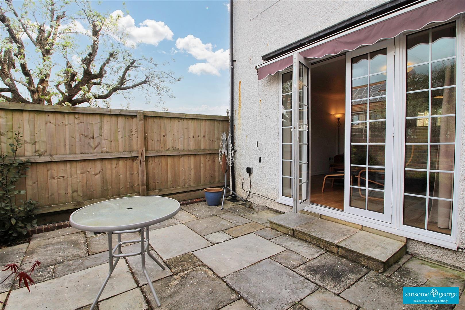 2 bed property in Grovelands Road, Reading